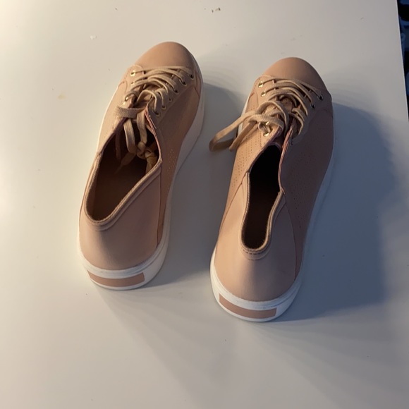 These are lightly worn dark pink/beige platforms. - Picture 3 of 4